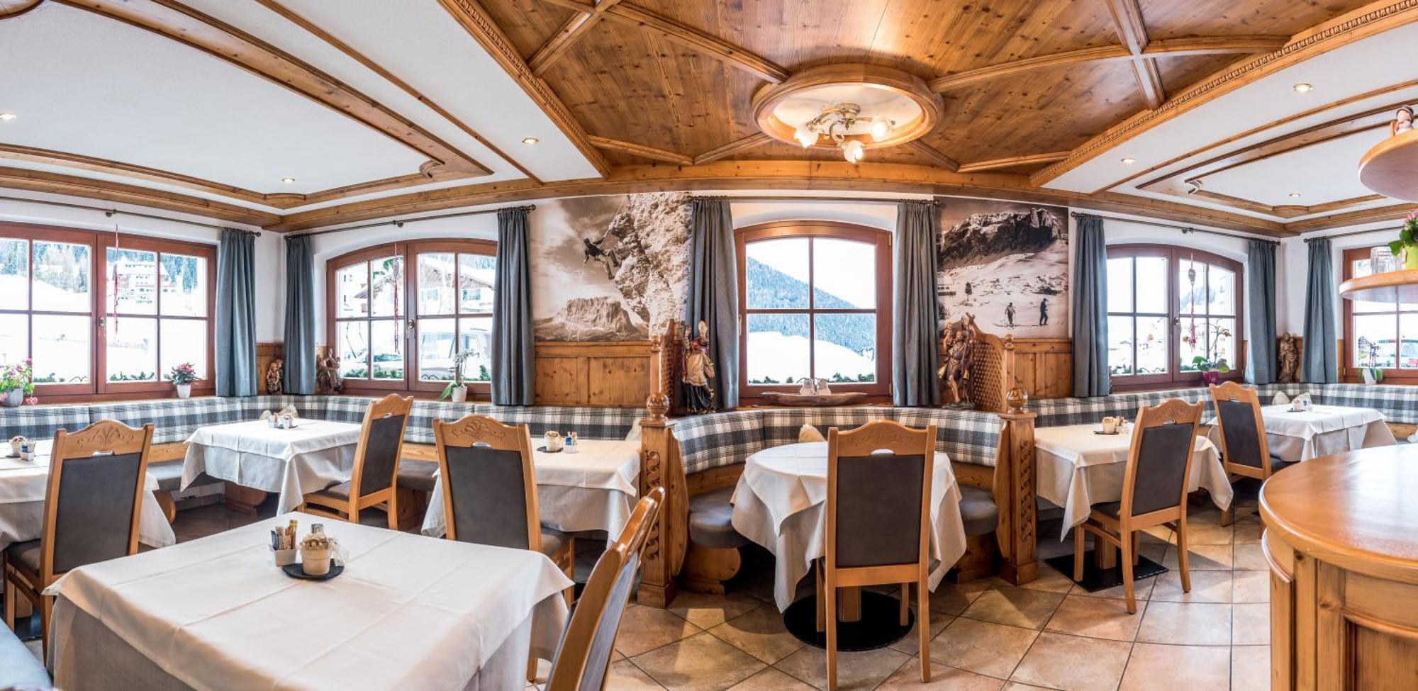 סלבה די ואל גרדנה Garni Hotel Iris מראה חיצוני תמונה
