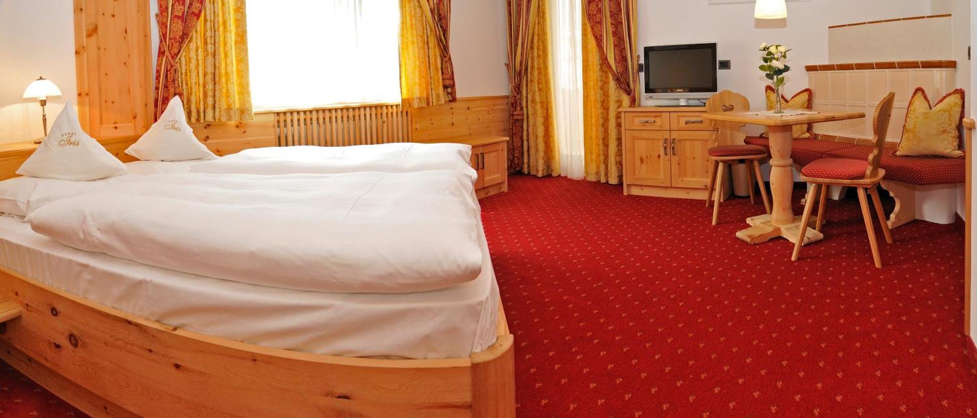 סלבה די ואל גרדנה Garni Hotel Iris מראה חיצוני תמונה