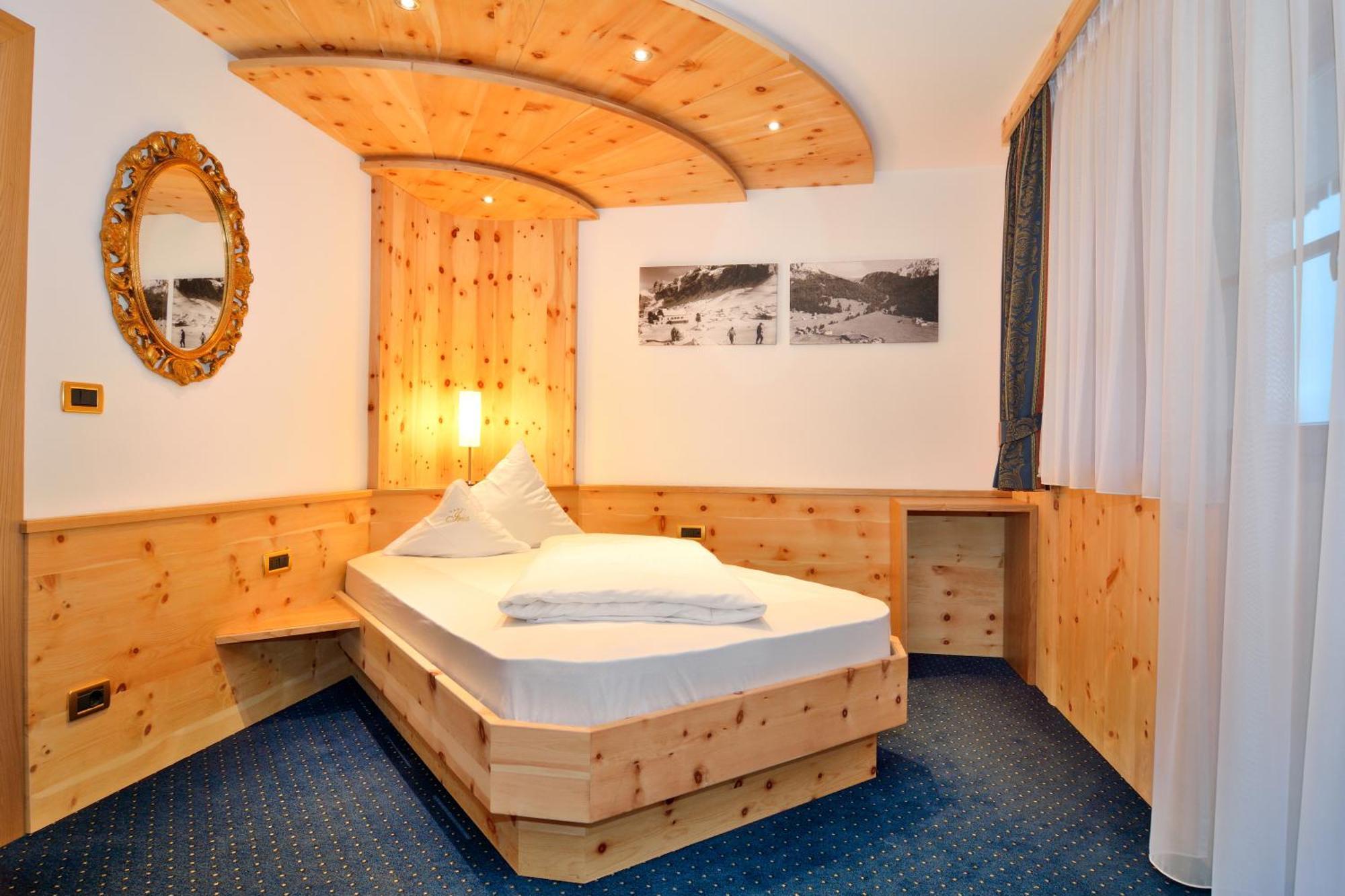 סלבה די ואל גרדנה Garni Hotel Iris מראה חיצוני תמונה