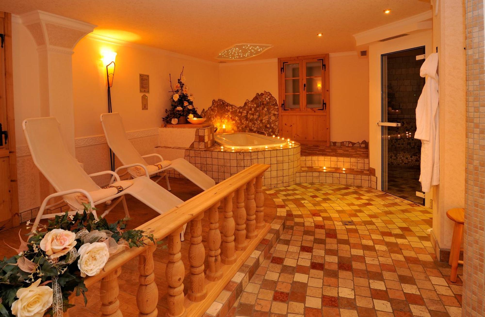סלבה די ואל גרדנה Garni Hotel Iris מראה חיצוני תמונה
