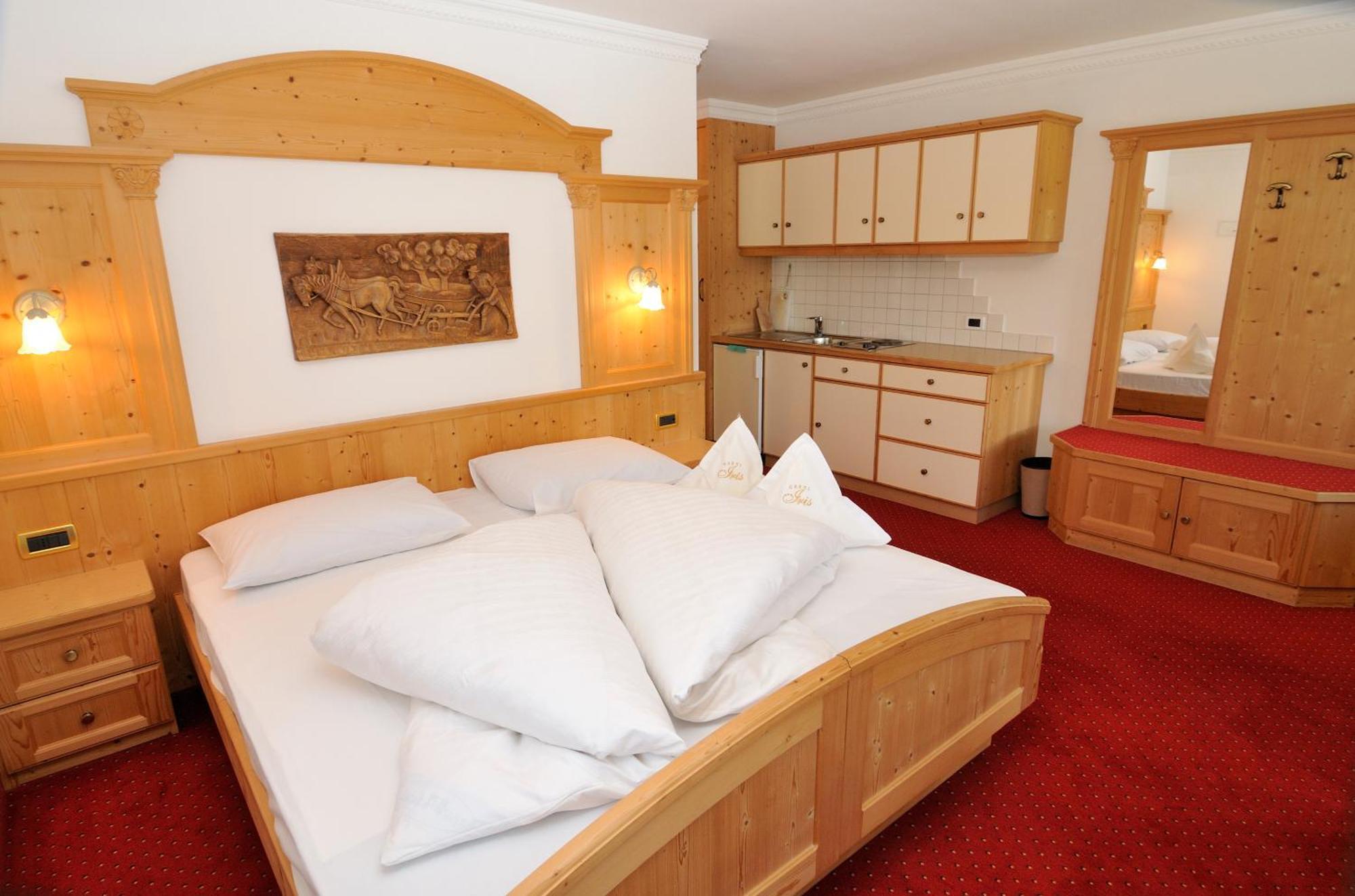 סלבה די ואל גרדנה Garni Hotel Iris מראה חיצוני תמונה