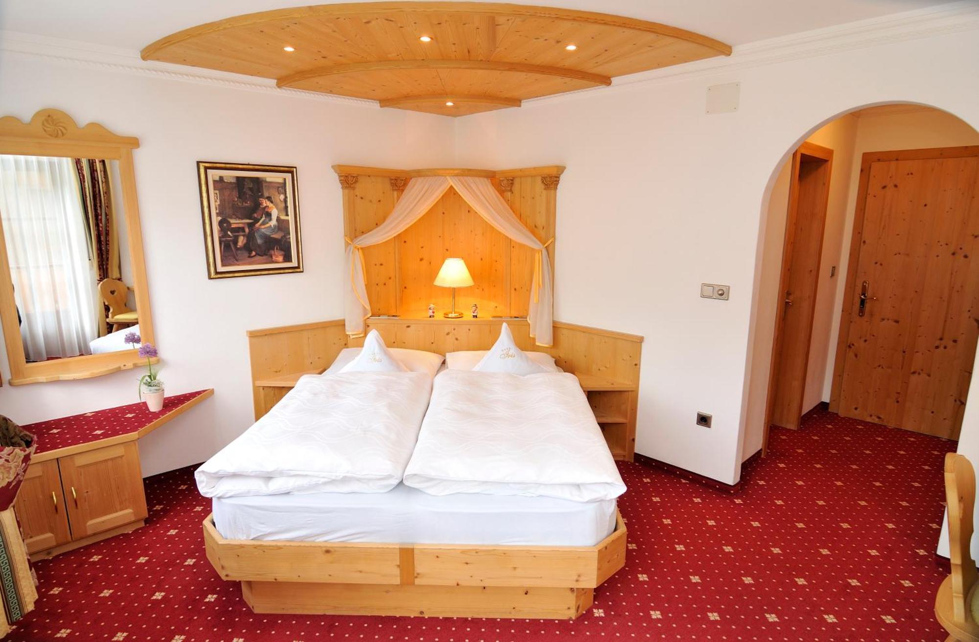 סלבה די ואל גרדנה Garni Hotel Iris מראה חיצוני תמונה