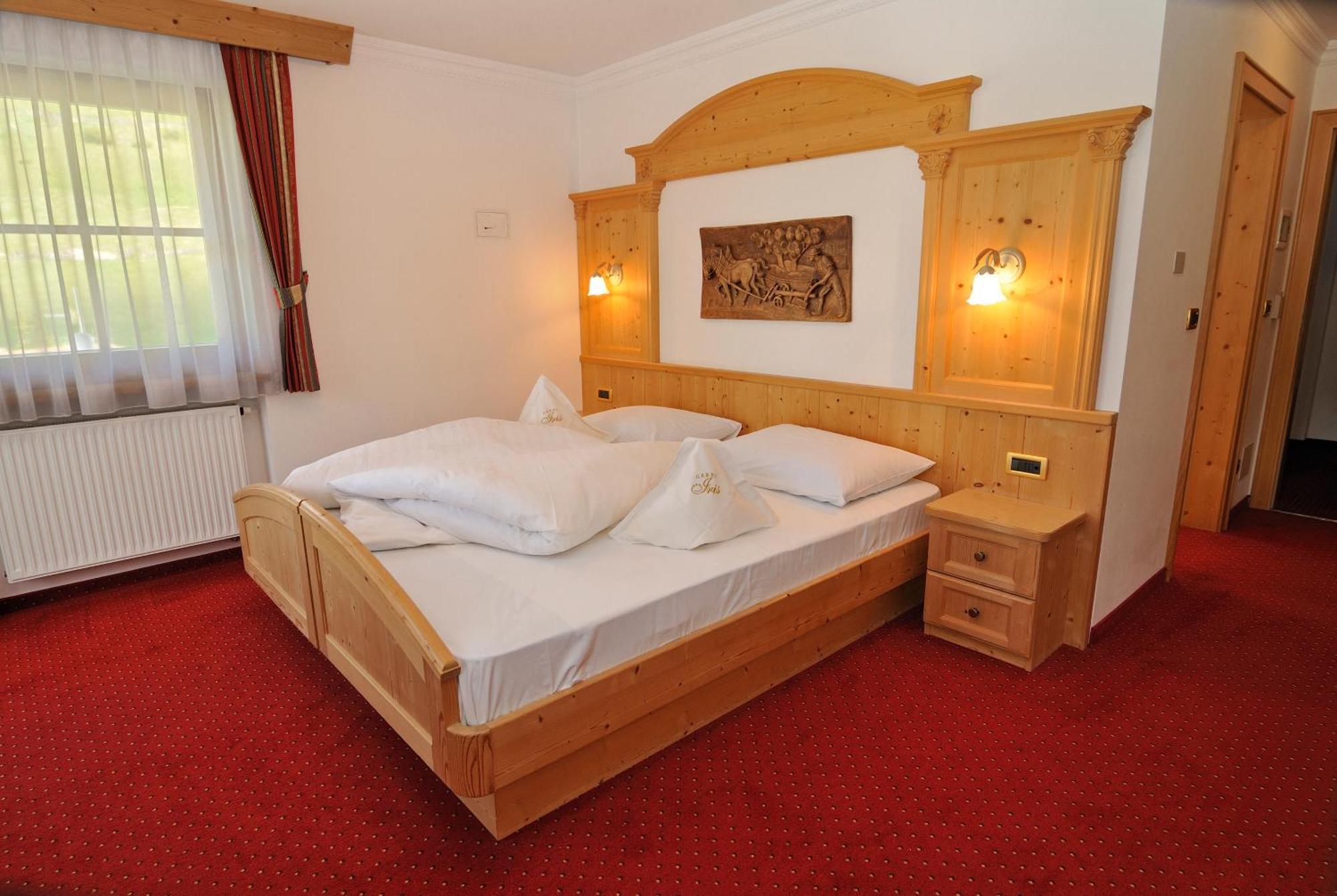 סלבה די ואל גרדנה Garni Hotel Iris מראה חיצוני תמונה