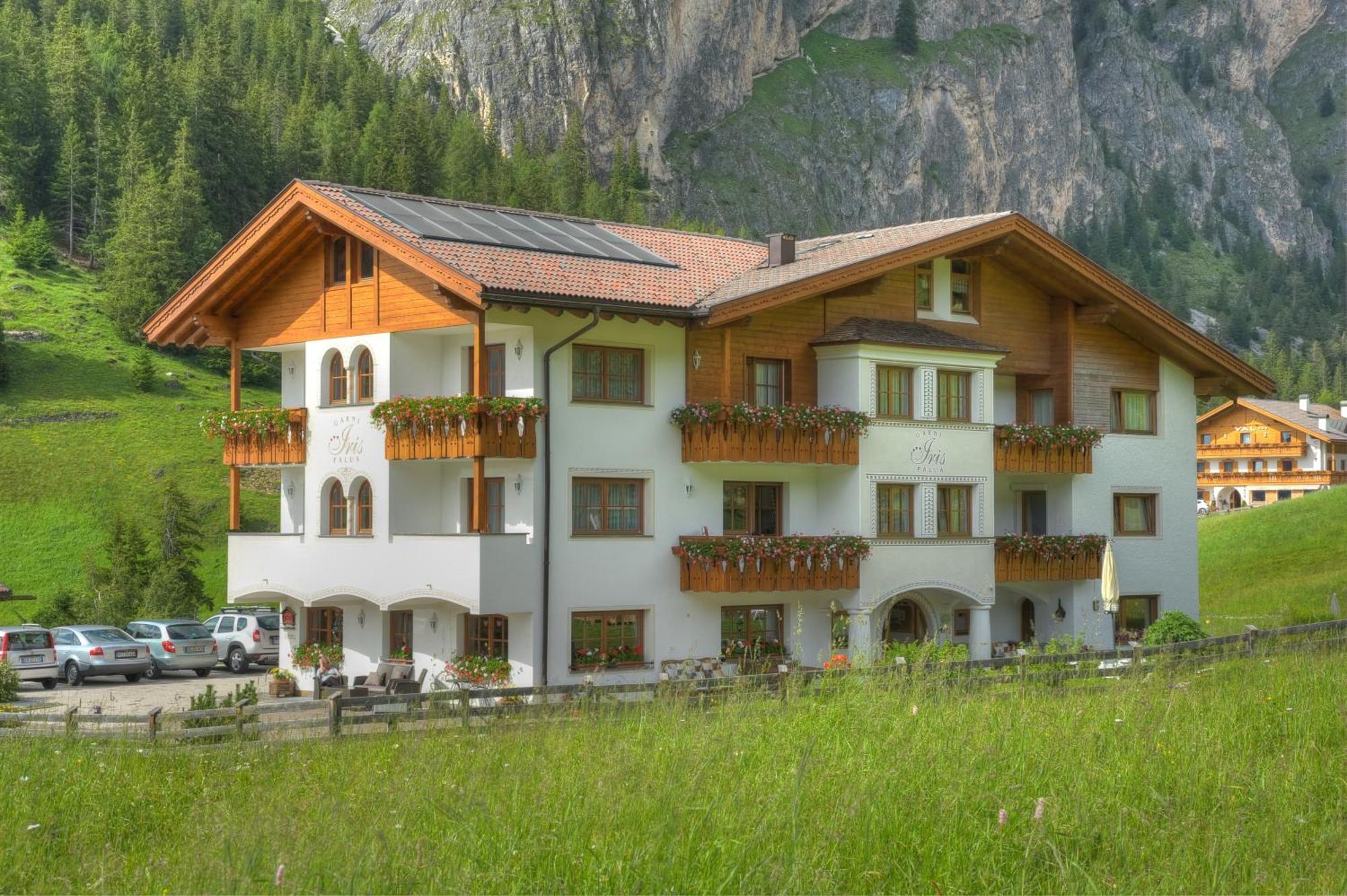 סלבה די ואל גרדנה Garni Hotel Iris מראה חיצוני תמונה