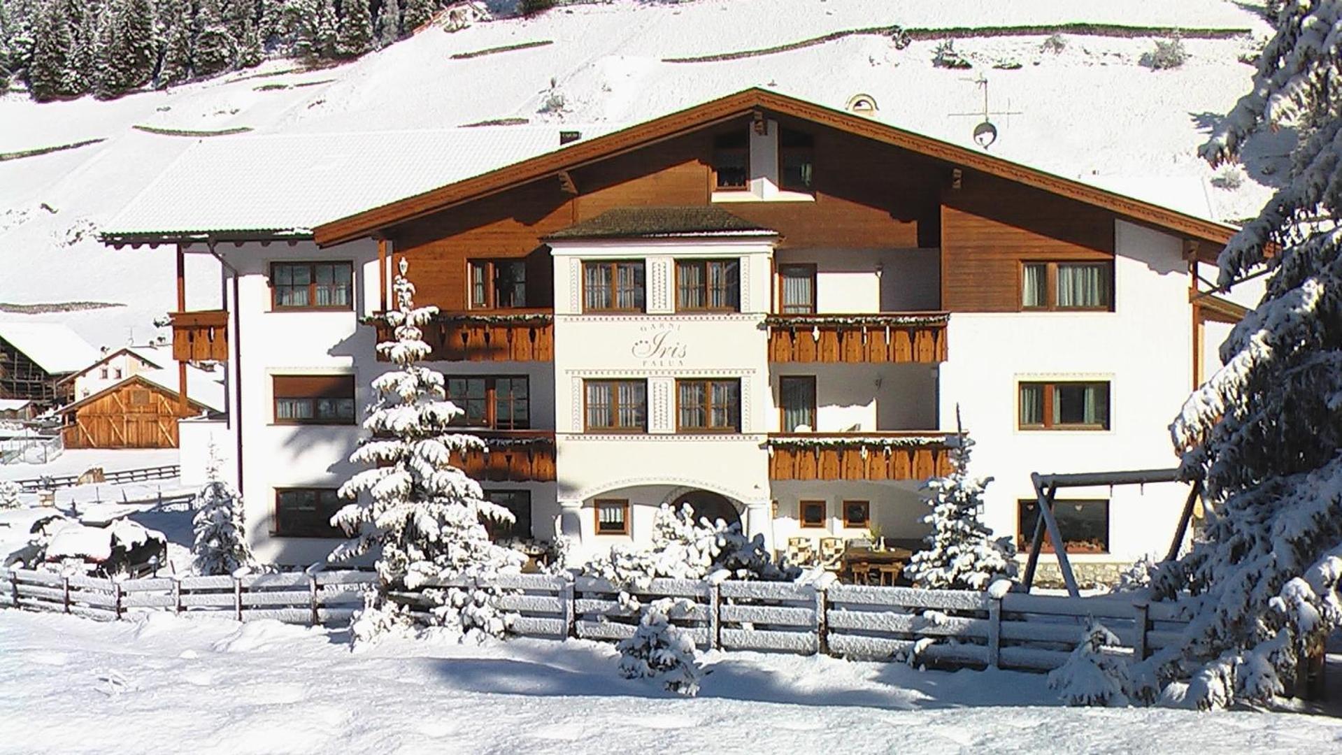 סלבה די ואל גרדנה Garni Hotel Iris מראה חיצוני תמונה